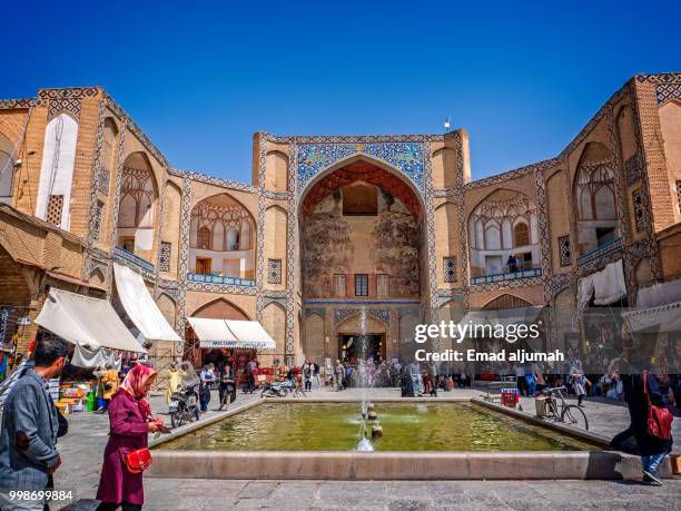 qeysarie gate, isfahan bazaar, isfahan, iran - província de isfahan - fotografias e filmes do acervo