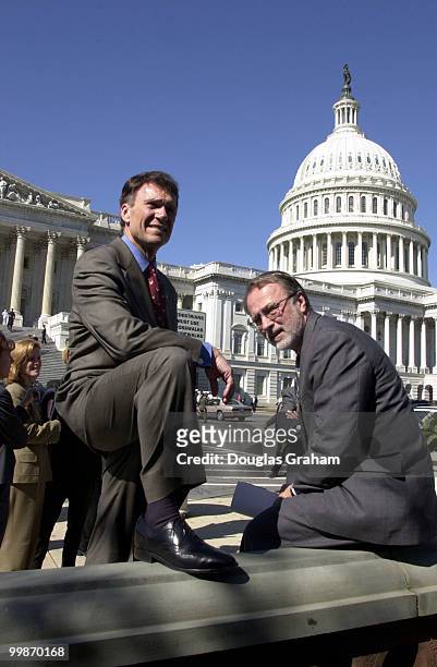 Tom Daschle, D-S.D., and David E. Bonior, D-Mich., before the start of the minimum wage press conference.