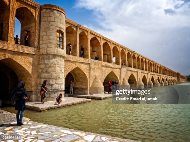 si-o-seh pol (the bridge of thirty-three spans), isfahan, iran - isfahan province stock pictures, royalty-free photos & images