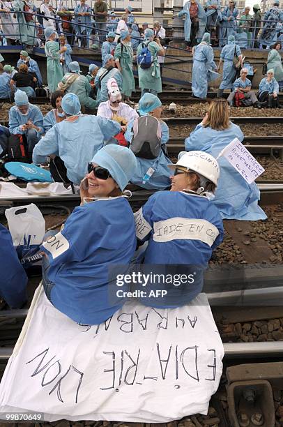 French anaesthetist nurses stand on tracks near the Montparnasse train station on May 18, 2010 in Paris, during a demonstration blocking the speed...