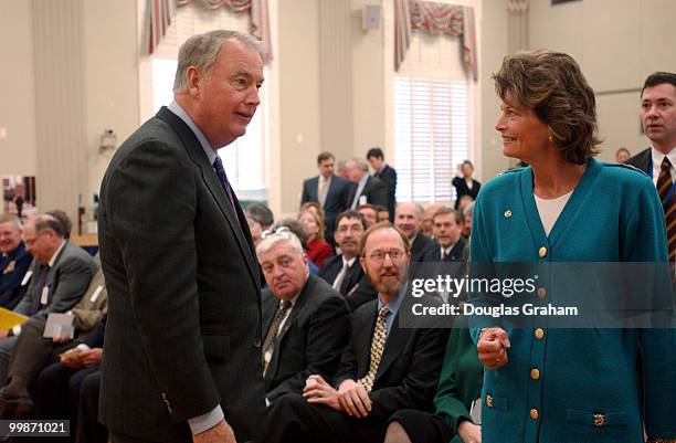 Gov. Frank Murkowski, R-Alaska and his daughter Lisa Murkowski, R-Alaska during a signing ceremony to renew the Federal Agreement and Right-of-Way...