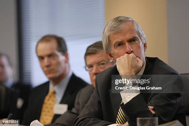 Bruce Evans, Morton Kondracke and Jeff Bingaman, D-NM., during a breakfast discussion at Roll Call on the future of energy and the environment.