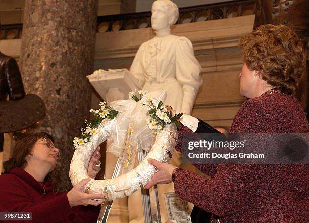 Beverly Robinson and Merry Lee Powell of the Illinois State Society of Washington during a wreath laying ceremony to celebrate the 100th Anniversary...