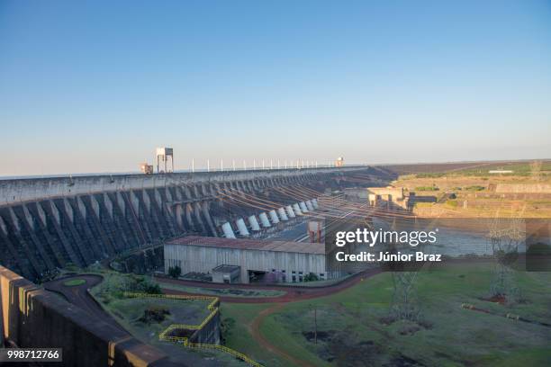 itaipu dam viewpoint in foz do iguazu - itaipu hydroelectric power plant stock pictures, royalty-free photos & images