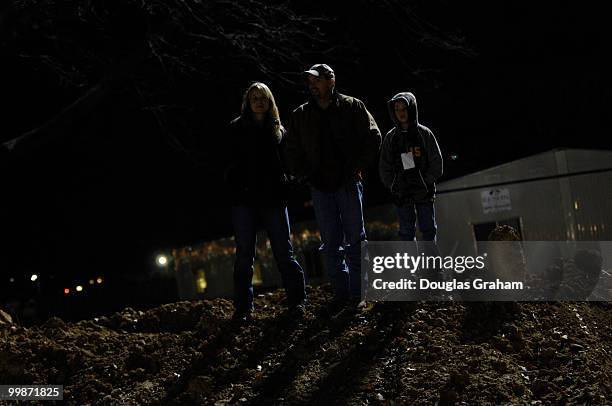 Karen Bennett, Greg Gilley and eight-year-old Beaux Gilley from Greenville, TN. Watches the State Funeral of President Gerald R. Ford. Gilley was...