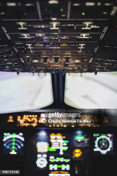 airbus a320 flight simulator - training equipment stock pictures, royalty-free photos & images