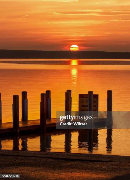 dnr west higgins lake boot lancering sunrise - boat launch stockfoto's en -beelden