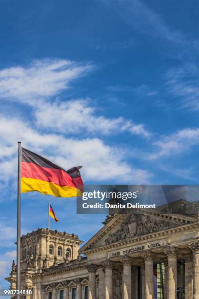 exterior of bundestag, reichstag, regierungsviertel, berlin, germany - berlin regierungsviertel stock pictures, royalty-free photos & images