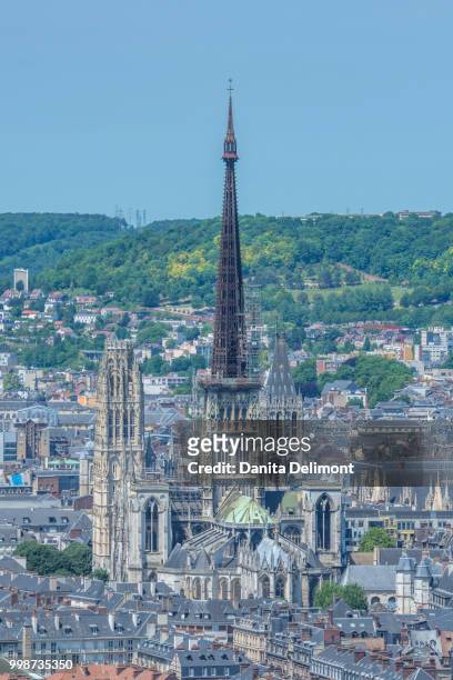 cityscape with rouen cathedral, rouen, normandy, france - senna marittima foto e immagini stock