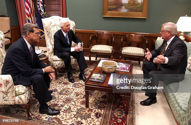 Trent Lott and Thad Cochran talk with Curt Weldon about storm damage in Mississippi. Weldon from Pennsylvania was presenting them with a check for...