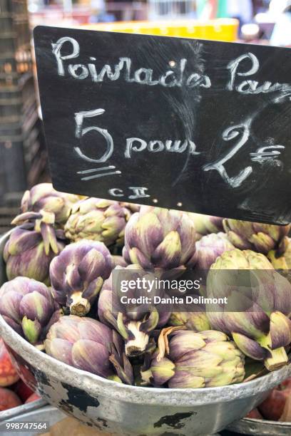 artichokes (cynara cardunculus) in outdoor market, nice, cote d'azur, france - cardon photos et images de collection