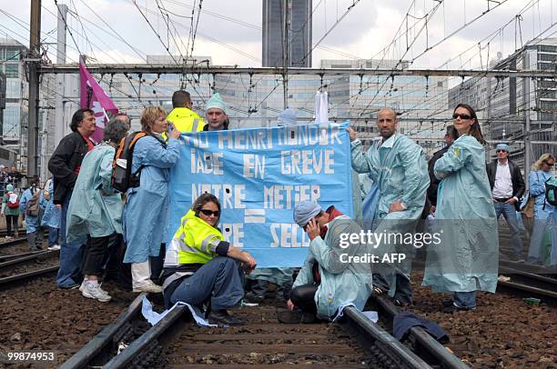 French anaesthetist nurses hold a banner reading "Hospital Henri Mondor on strick", near the Montparnasse train station on May 18, 2010 in Paris,...
