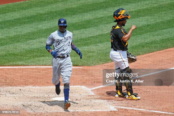 Keon Broxton of the Milwaukee Brewers scores on a RBI single in the fifth inning during game one of a doubleheader against the Pittsburgh Pirates at...