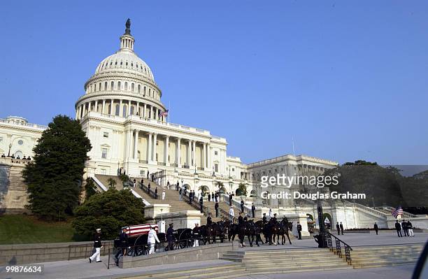 The 3rd Infantry Division Old Guard brings former President Ronald Reagan's casket on horse-drawn caisson to his State Funeral in the Rotunda of the...
