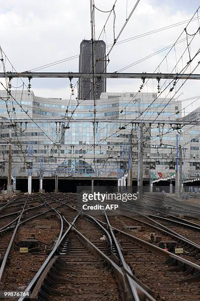 Picture taken on May 18, 2010 in Paris shows the Montparnasse train station tracks which remained empty because of a demonstration of French...