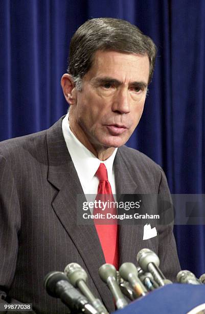 Charles S. Robb, D-Va., during a press conference on the attack of the U.S.S. Cole.