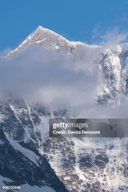 clouds beneath peak of silber horn, swiss alps, jungfrau region, switzerland - silber 個照片及圖片檔