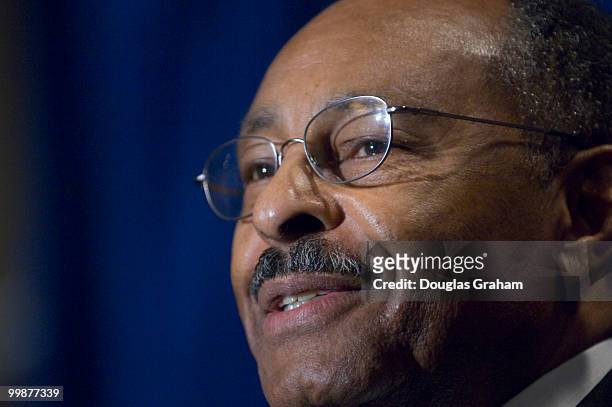 Llinois U.S. Senate appointee Roland Burris delivers a statement to the press on his current Senate appointment at the Hyatt Regency Hotel in...