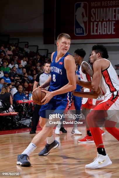 Henry Ellenson of the Detroit Pistons handles the ball against the Chicago Bulls during the 2018 Las Vegas Summer League on July 14, 2018 at the Cox...