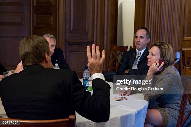 Mark Warner, D-VA., along with his daughters Gillian, Madison, Eliza and wife Lisa Collis enjoy a private lunch in the Mansfield room off of the Ohio...