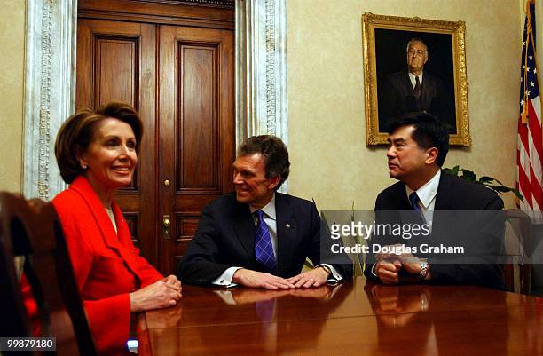 Rep. Nancy Pelosi, D-Calif., Minority Leader, Sen. Thomas Daschle, D-S.D., Minority Leader; and Gov. Gary Locke, D-Wash., during a meeting to discuss...