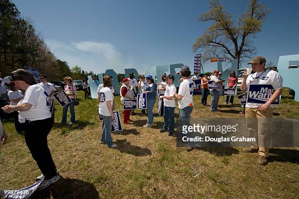 Well wishers wait for Mark Warner to arrive at the Wakefield Shad Planking, April 16, 2008 in Wakefield, Virginia.