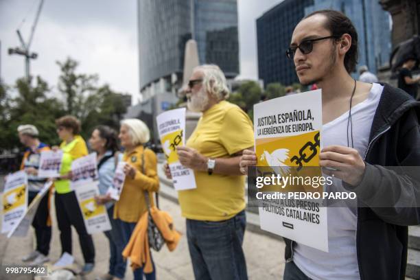 People demonstrate at the Angel de la Independencia monument, to demand the release of the Catalan political prisoners, in Mexico City, on July 14,...
