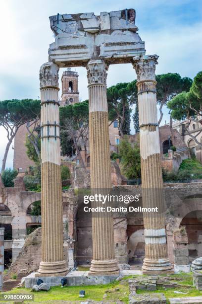 temple of vespasian and titus, rome, italy - arch of titus stock-fotos und bilder