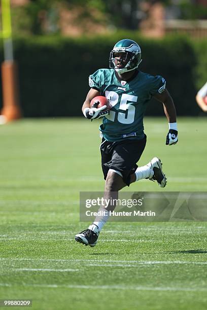 Running back LeSean McCoy of the Philadelphia Eagles participates in drills during mini-camp practice on April 30, 2010 at the NovaCare Complex in...