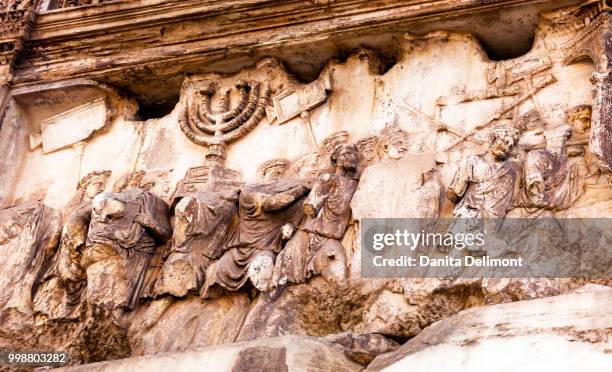 detail of arch of titus in roman forum, rome, italy - arch of titus fotografías e imágenes de stock