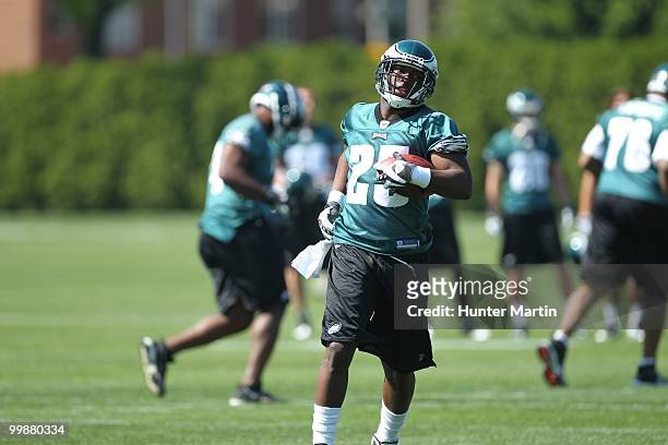 Running back LeSean McCoy of the Philadelphia Eagles participates in drills during mini-camp practice on April 30, 2010 at the NovaCare Complex in...
