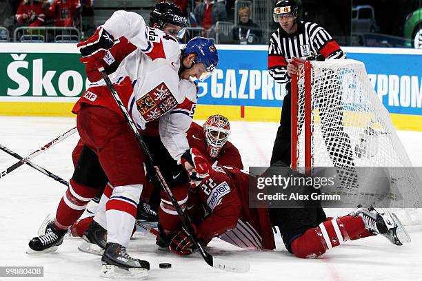 Miroslav Blatak of Czech Republic tries to score against Francois Beauchemin and goalkeeper Chris Mason of Canada during the IIHF World Championship...