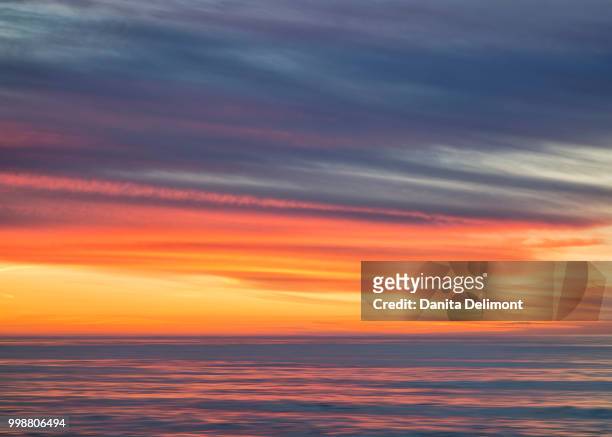blue and orange clouds at sunset above ocean, la jolla, california, usa - force de la nature stockfoto's en -beelden