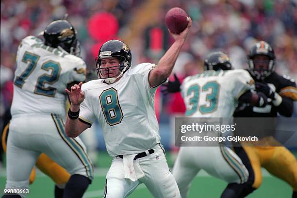 Quarterback Mark Brunell of the Jacksonville Jaguars passes during a game against the Pittsburgh Steelers at Three Rivers Stadium on November 17,...
