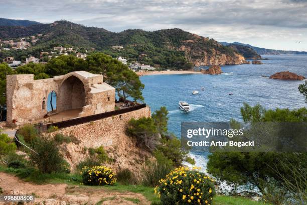 costa brava coastline in tossa de mar - vista do mar foto e immagini stock