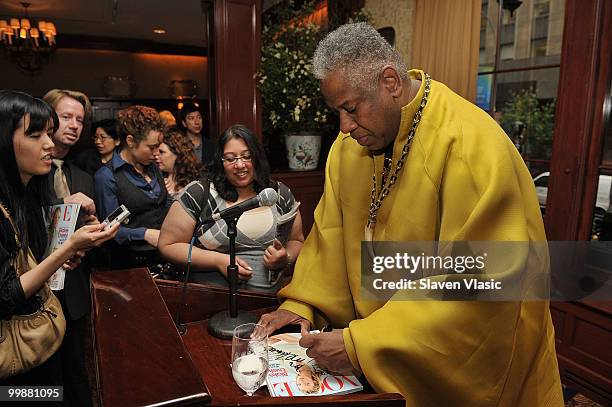 Vogue Contributing Editor and fashion icon Andre Leon Talley attends the breakfast and discussion on style at 21 Club on May 18, 2010 in New York...