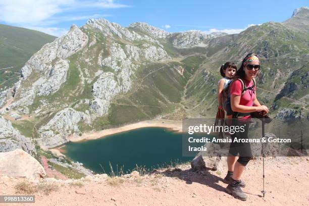 mother and daughter on cueva lake. somiedo natural park, asturias, spain. - ökologisches reservat stock-fotos und bilder
