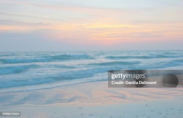 sunset reflections on sea, sieta key, sarasota, florida, usa - siesta key - fotografias e filmes do acervo