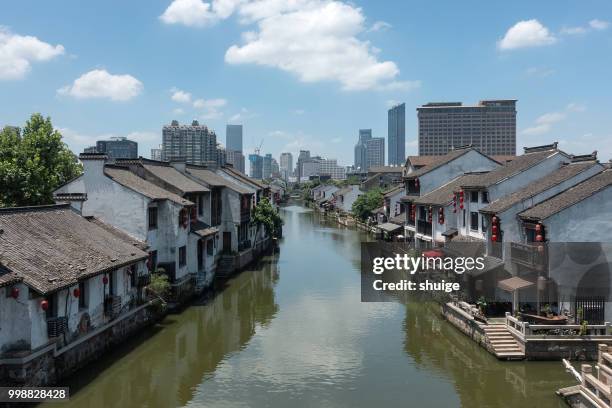 the ancient canal scenic landscape qingming bridge - klassiek theater stockfoto's en -beelden