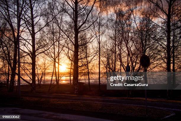 zon instelling down in tampere - finse cultuur stockfoto's en -beelden