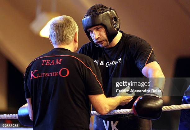 Ukrainian boxer Vitali Klitschko listens to his coach Fritz Sdunek during a training session on May 18, 2010 in Going, Austria. The WBC Heavyweight...