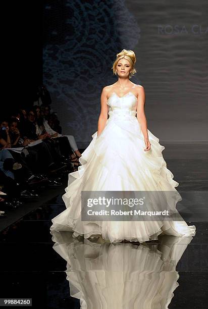 Mischa Barton presents a creation from Rosa Clara's latest bridal collection 2011, at the Fira 2 Barcelona on May 18, 2010 in Barcelona, Spain.