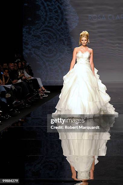 Mischa Barton presents a creation from Rosa Clara's latest bridal collection 2011, at the Fira 2 Barcelona on May 18, 2010 in Barcelona, Spain.