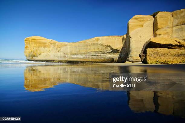 tunnel beach,dunedin,otago,new zealand - xi stock-fotos und bilder