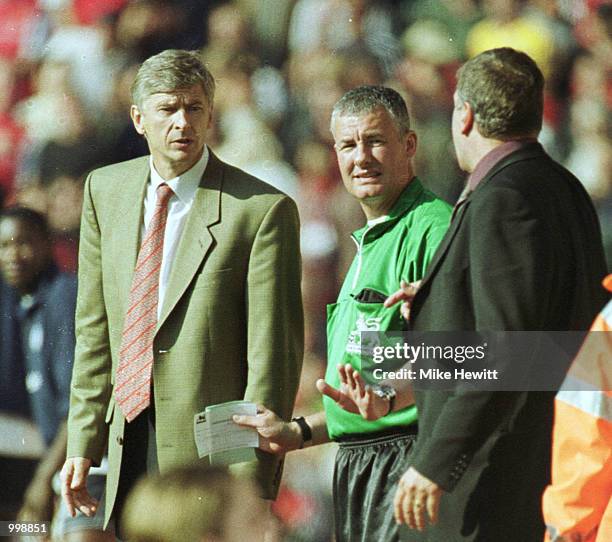 Arsenal manger Arsene Wenger exchanges words with Bolton manager Sam Allardyce during the FA Barclaycard Premiership match between Arsenal and Bolton...