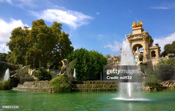 fountain in parc de la ciutadella, barcelona - parc imagens e fotografias de stock