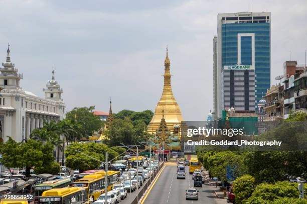 myanmar: sule pagode - birmaanse cultuur stockfoto's en -beelden