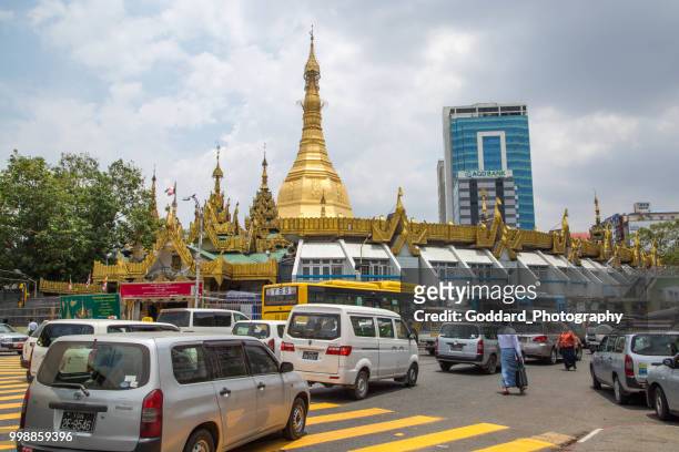 myanmar: sule-pagode - myanmarische kultur stock-fotos und bilder