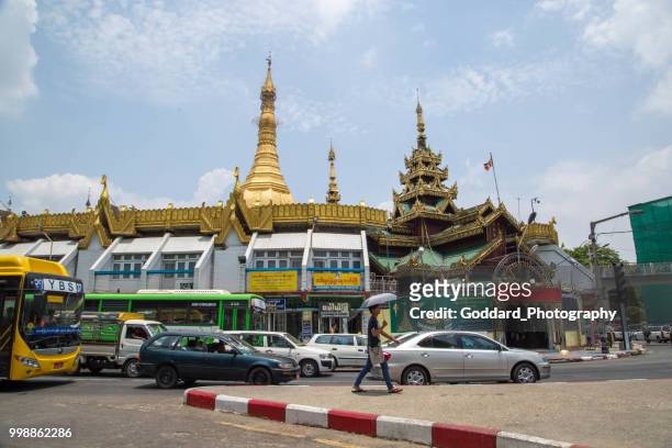 myanmar: sule pagoda - cultura birmana fotografías e imágenes de stock