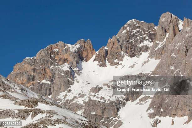 picos de europa, fuente de, cantabria, spain - gil fotografías e imágenes de stock